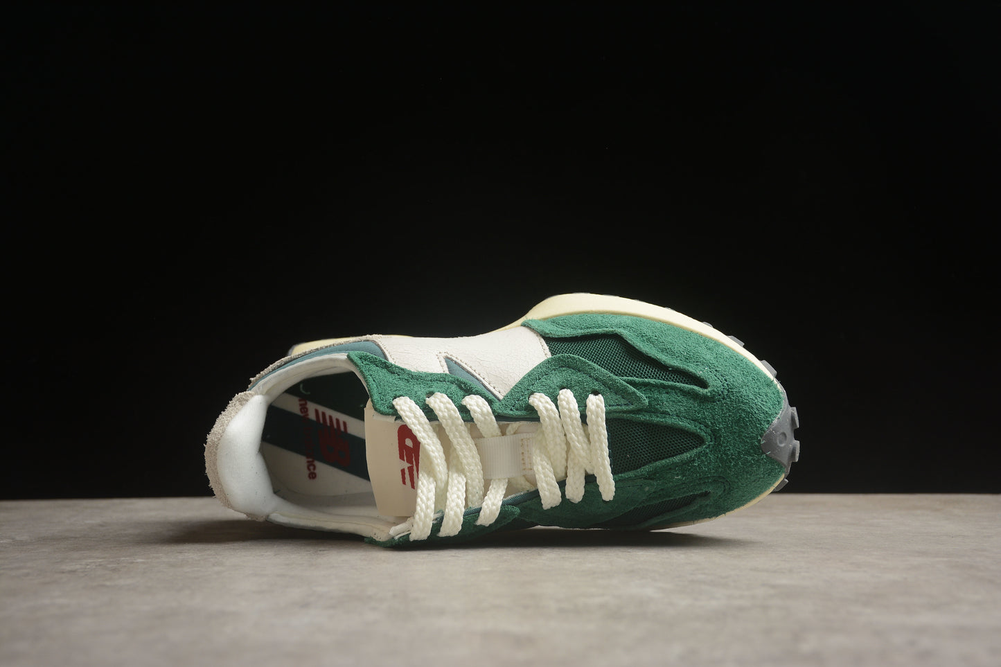 NB 327 verde y blanco