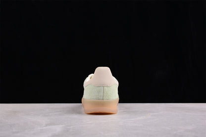 Gazelle verde pastel y blanco