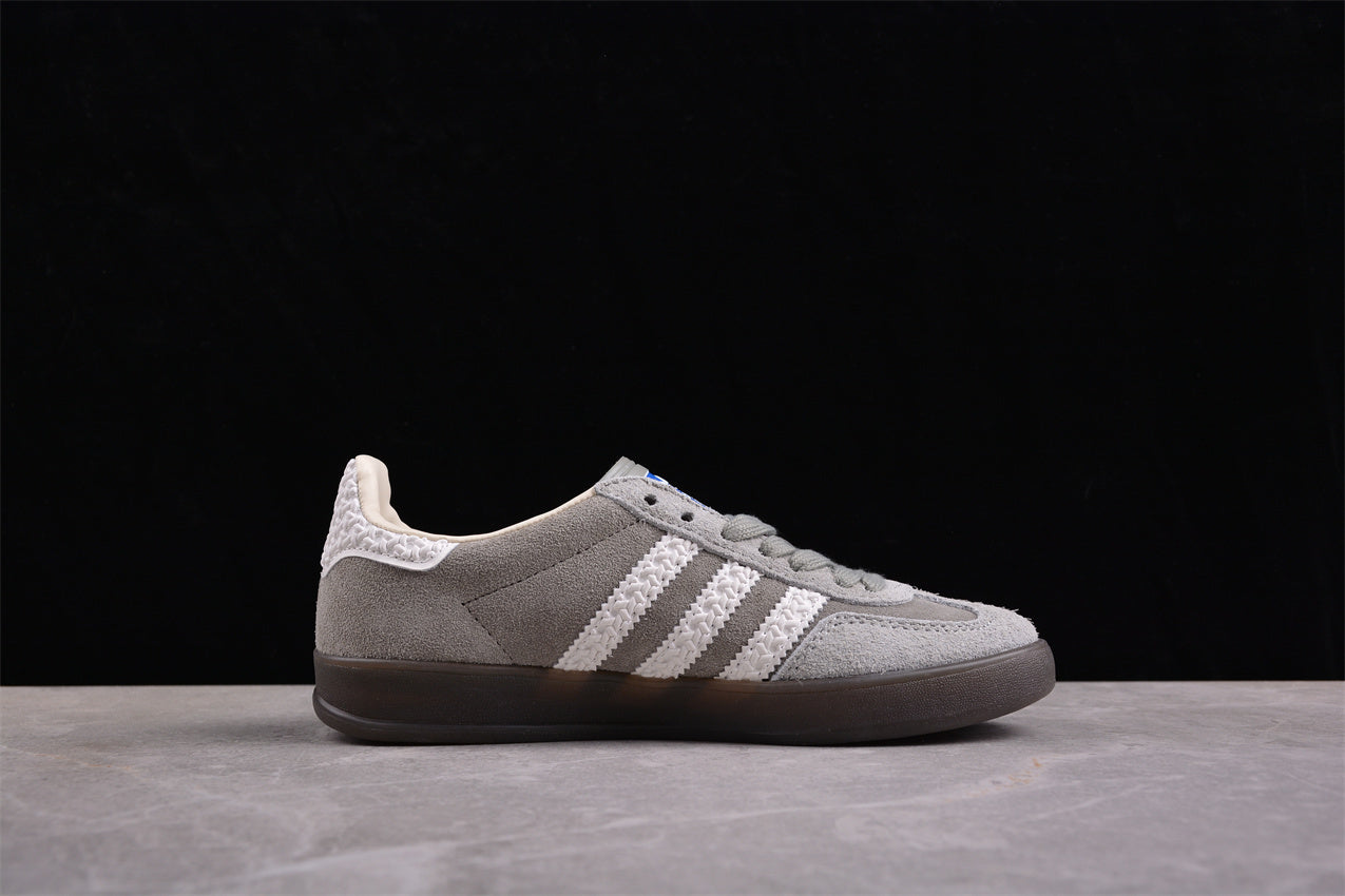 Gazelle gris y blanco