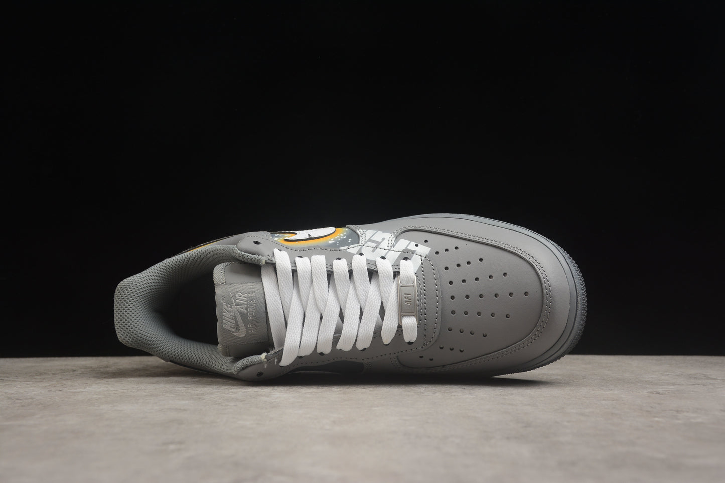 Air Force 1 07 cinza oscuro y blanco