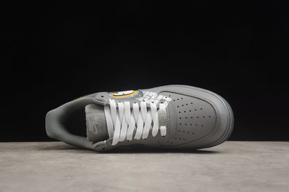 Air Force 1 07 cinza oscuro y blanco