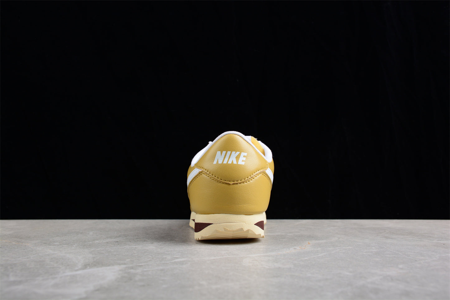 Cortez amarillo y blanco