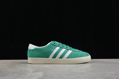 Sporty & Rich verde claro y blanco