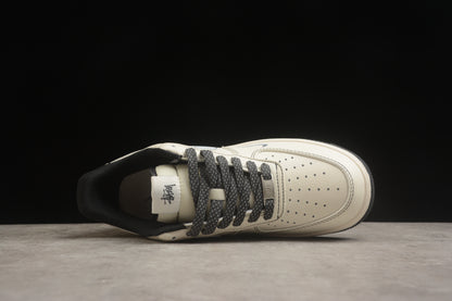 Air Force 1 07 beige y negro carbono