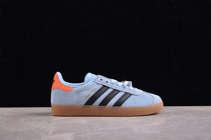 Gazelle azul cielo, negro y naranja