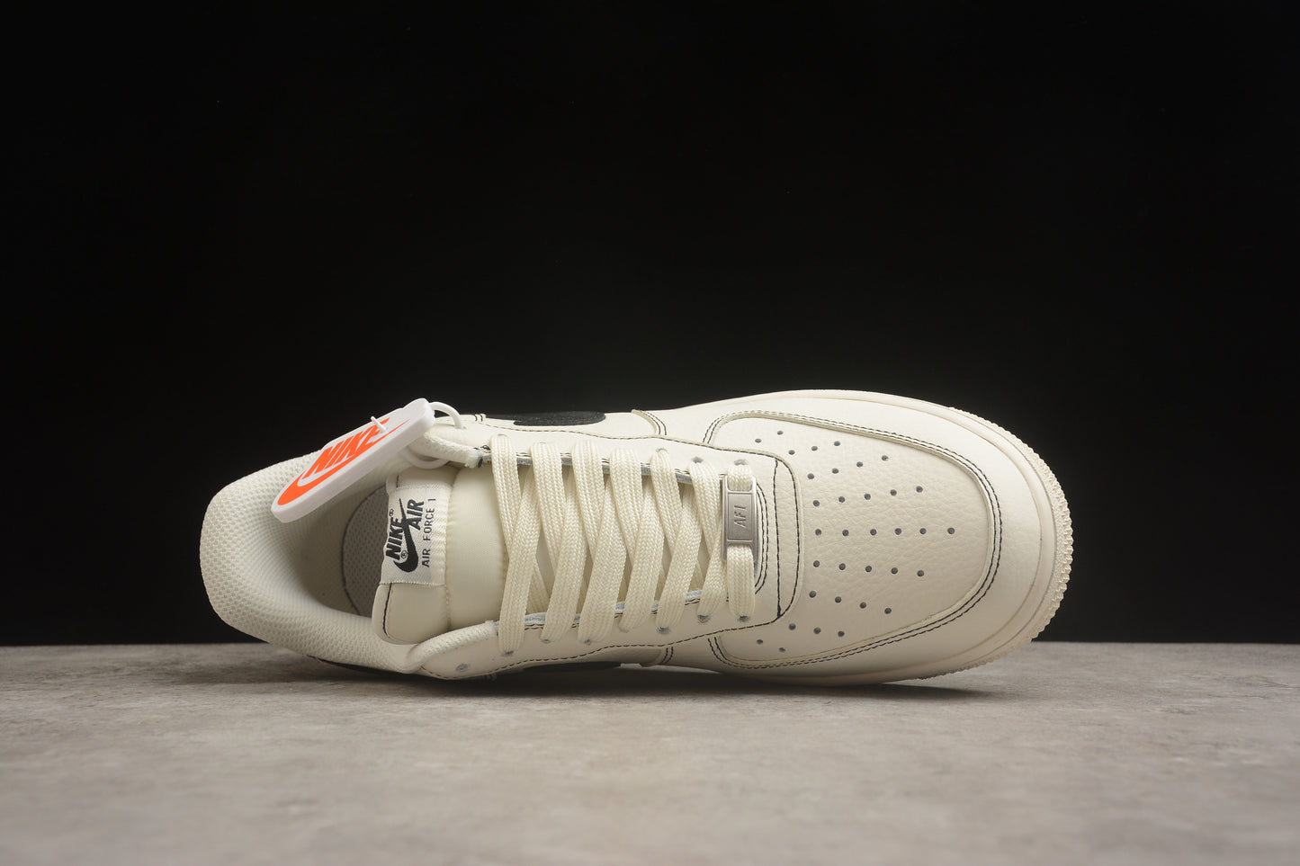 Air Force 1 Low hueso claro y negro