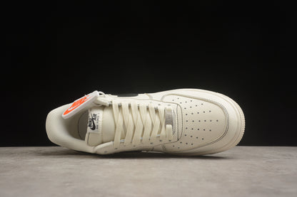 Air Force 1 Low hueso claro y negro