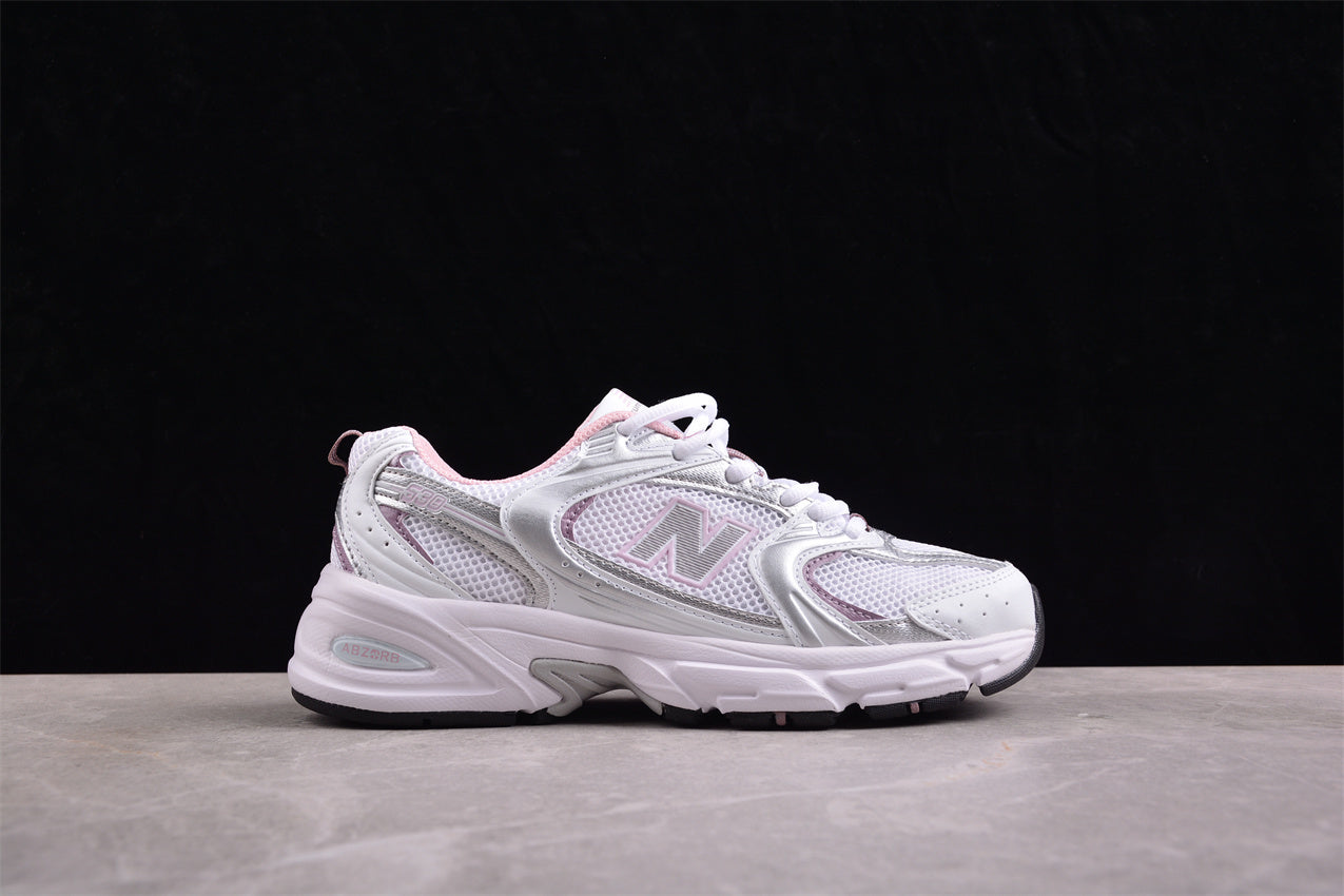 NB 530 blanco y rosa pastel