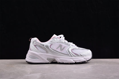 NB 530 blanco y rosa pastel