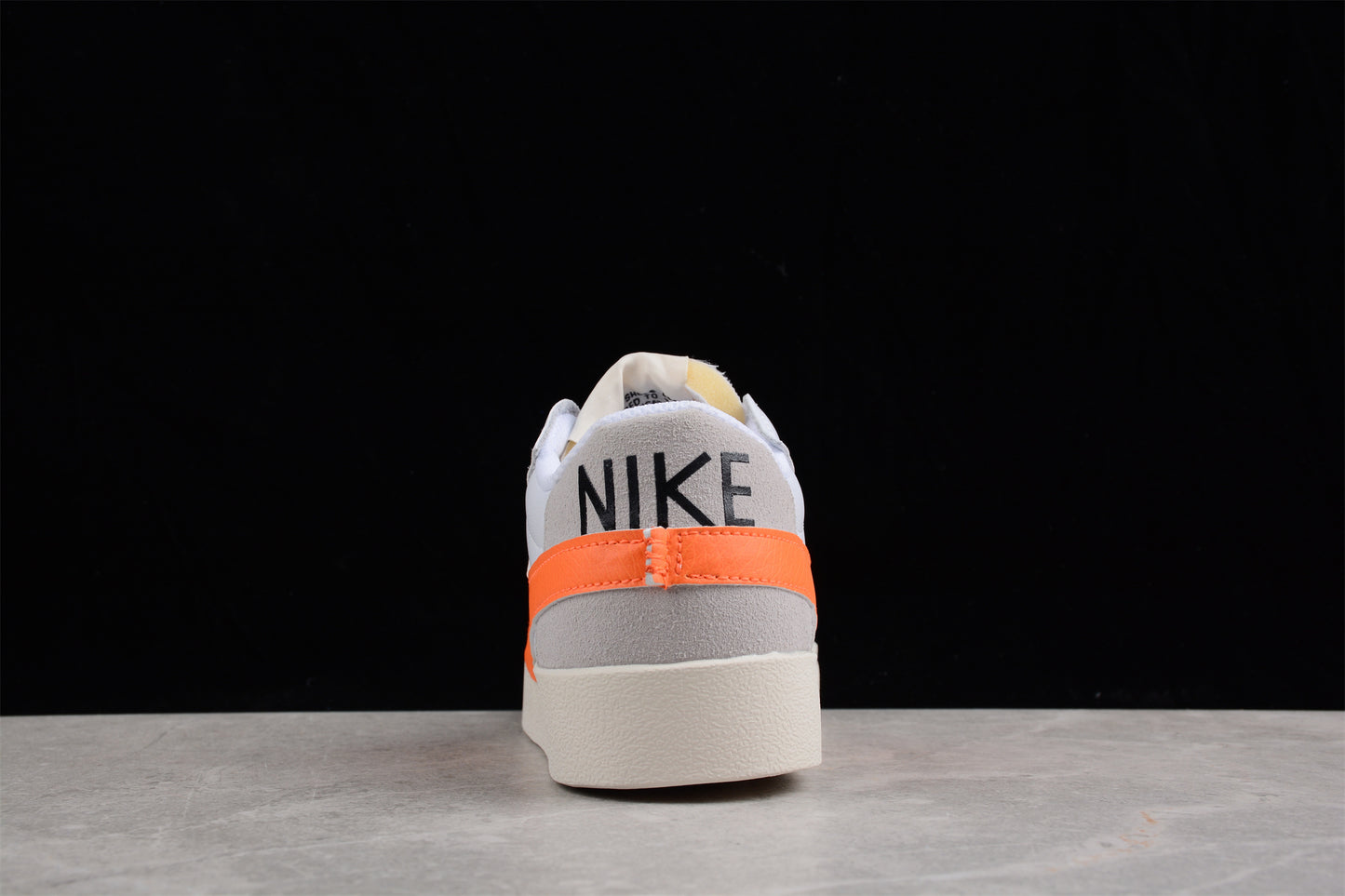 Blazer Low '77 blanco y naranja