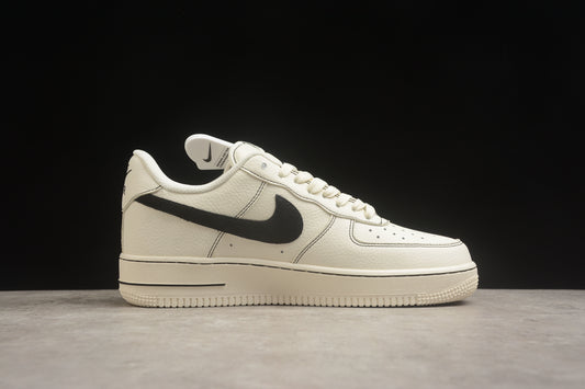 Air Force 1 Low hueso claro y negro