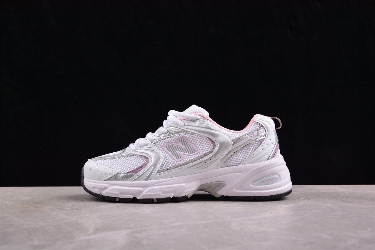 NB 530 blanco y rosa pastel