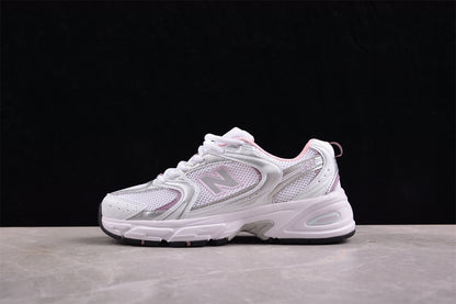 NB 530 blanco y rosa pastel