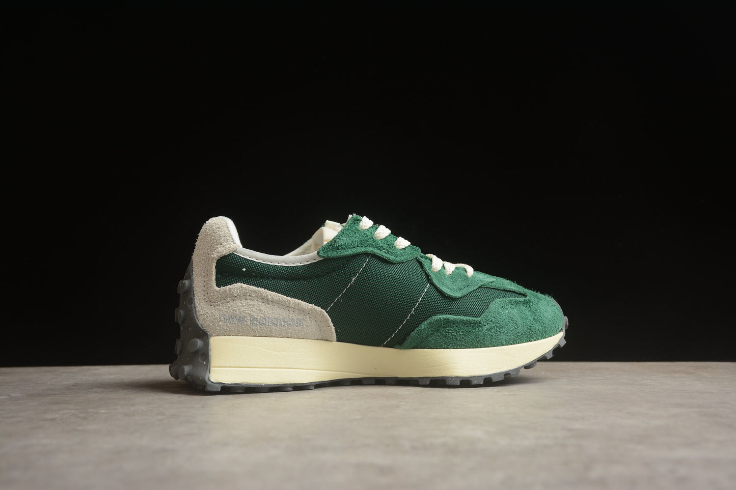 NB 327 verde y blanco