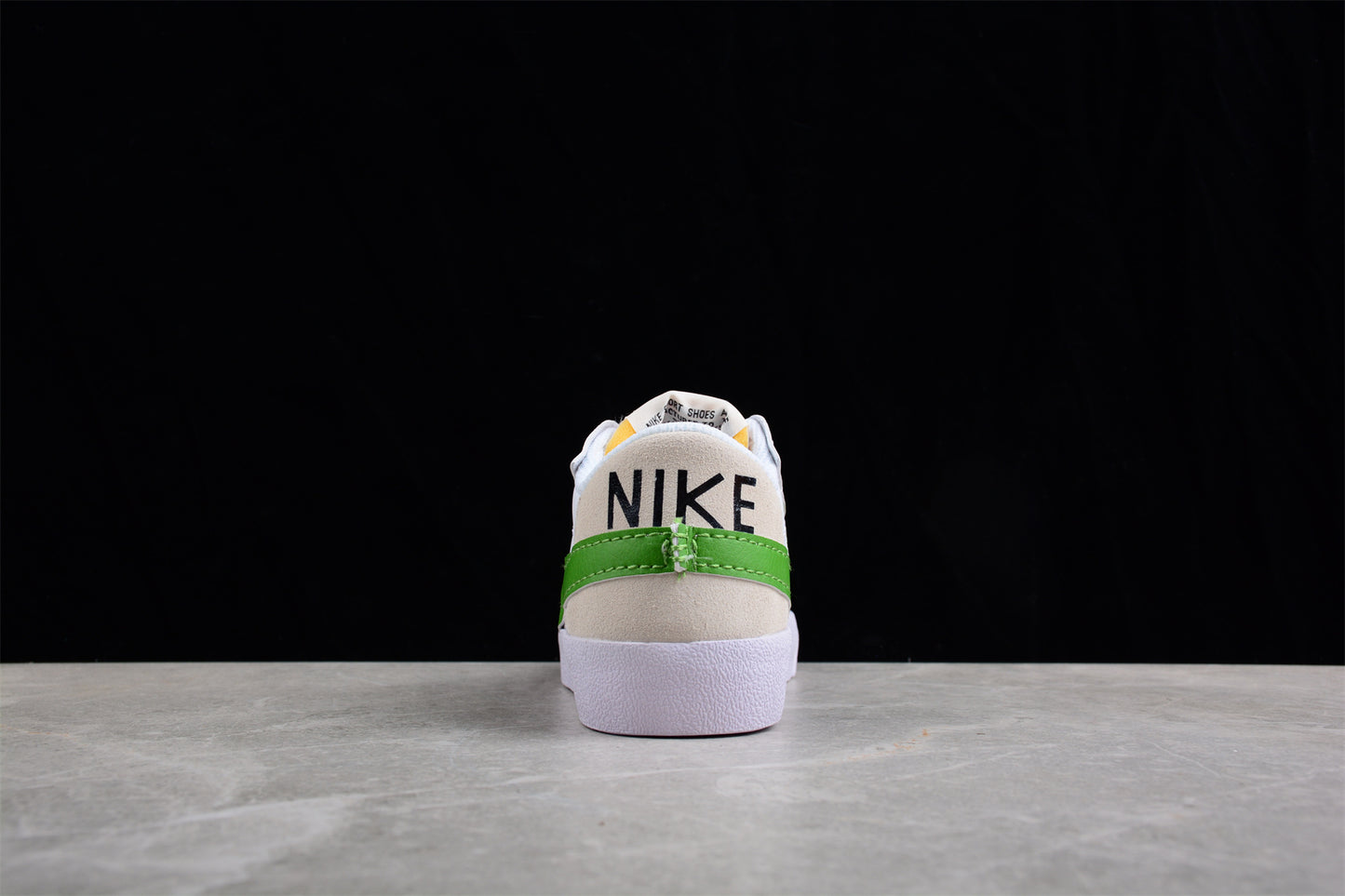 Blazer Low '77 blanco y verde