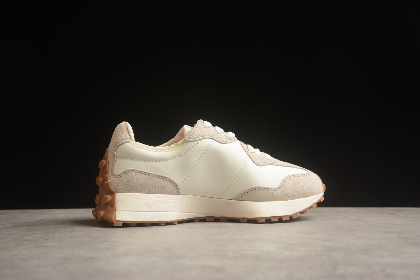 NB 327 beige y rojo coral