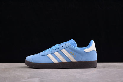 Gazelle azul cielo y blanco