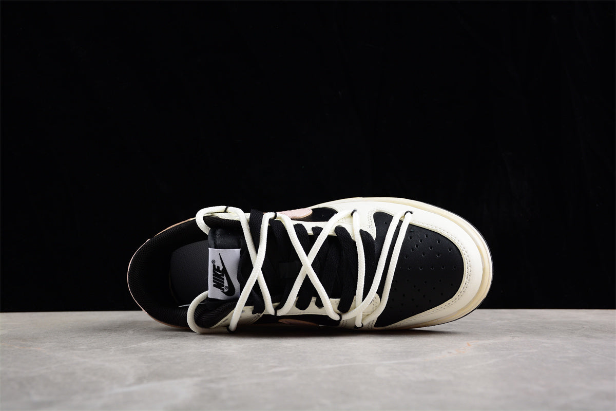 Dunk Low negro, crema y rosa pastel
