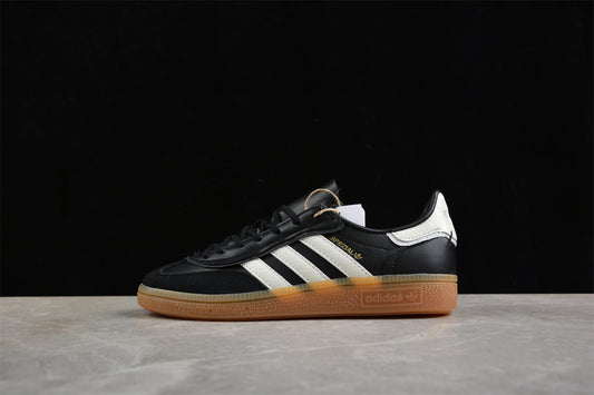 INVINCIBLE x Handball Spezial negro y blanco