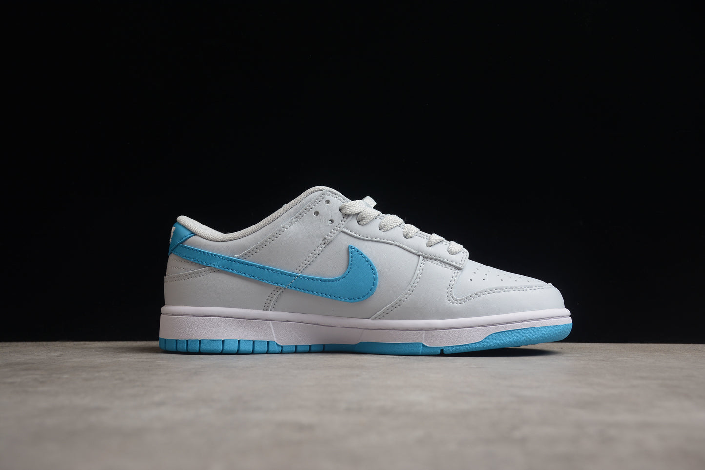 Dunk Low blanco y azul cielo