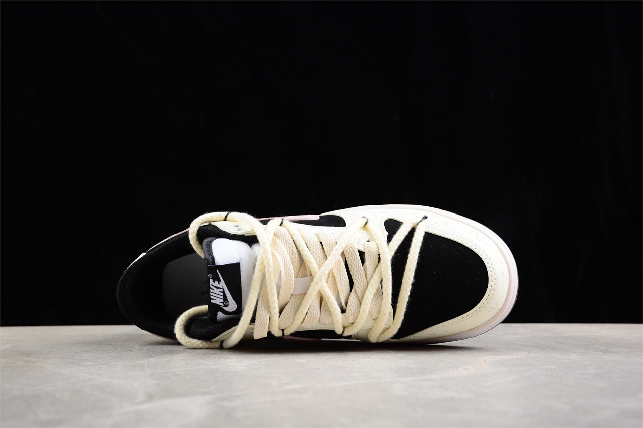 Dunk Low blanco hueso, negro y rosa