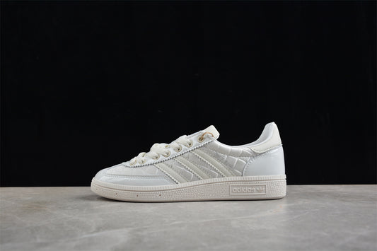 Handball Spezial plateado