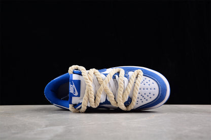 Dunk Low SB azul y blanco
