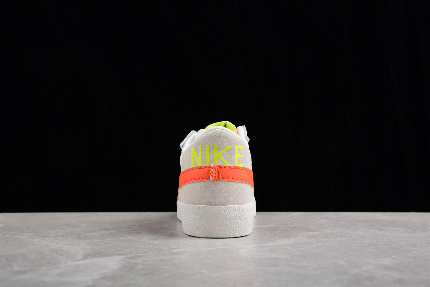 Blazer Low '77 blanco, naranja y verde limon