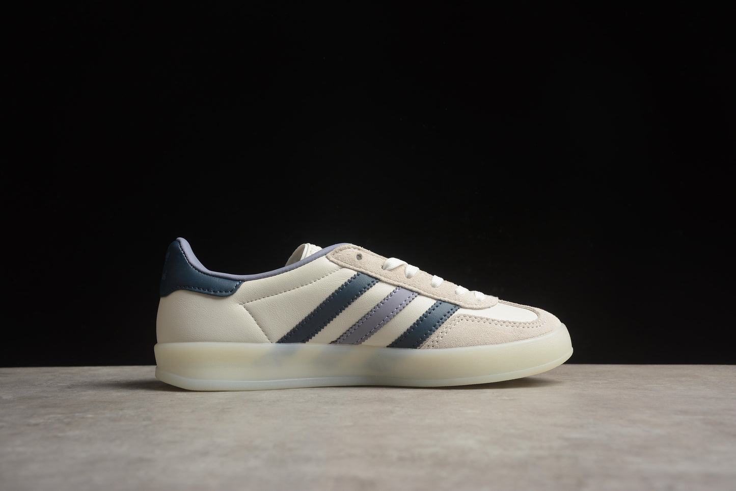 Gazelle blanco hueso y navy