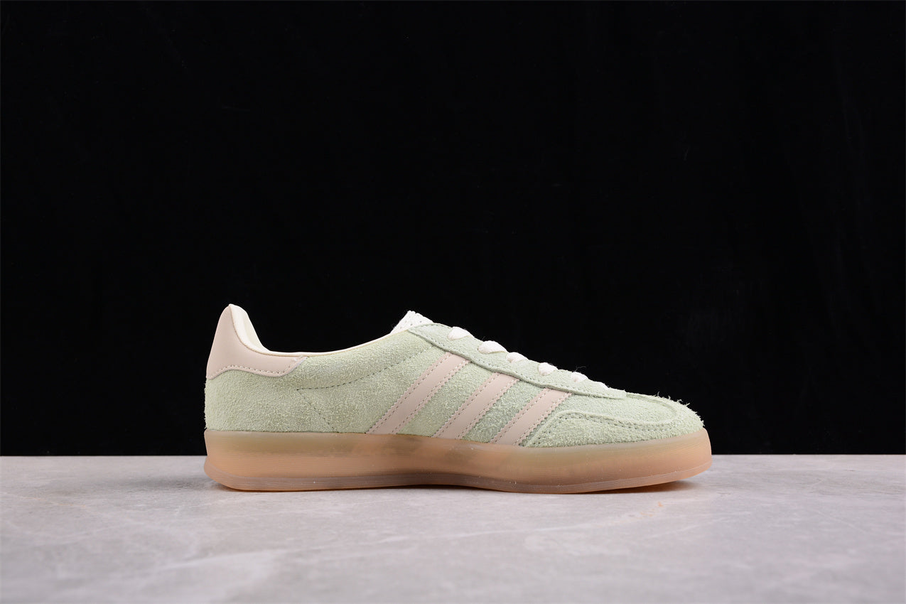 Gazelle verde pastel y blanco