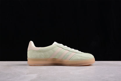 Gazelle verde pastel y blanco