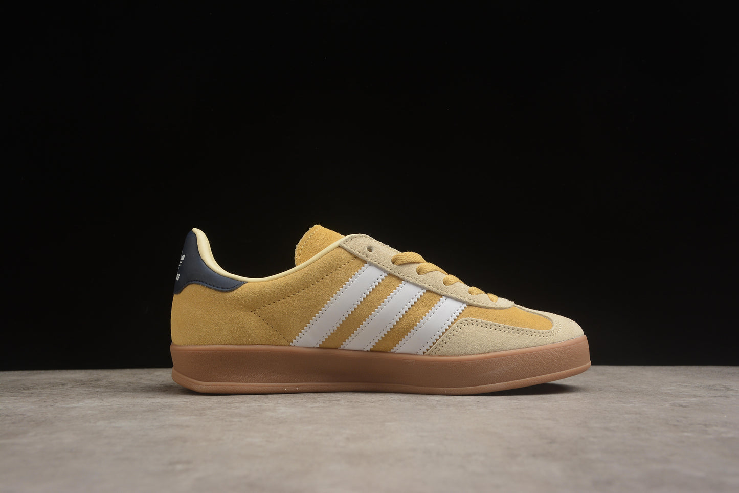 Gazelle amarillo, blanco y navy