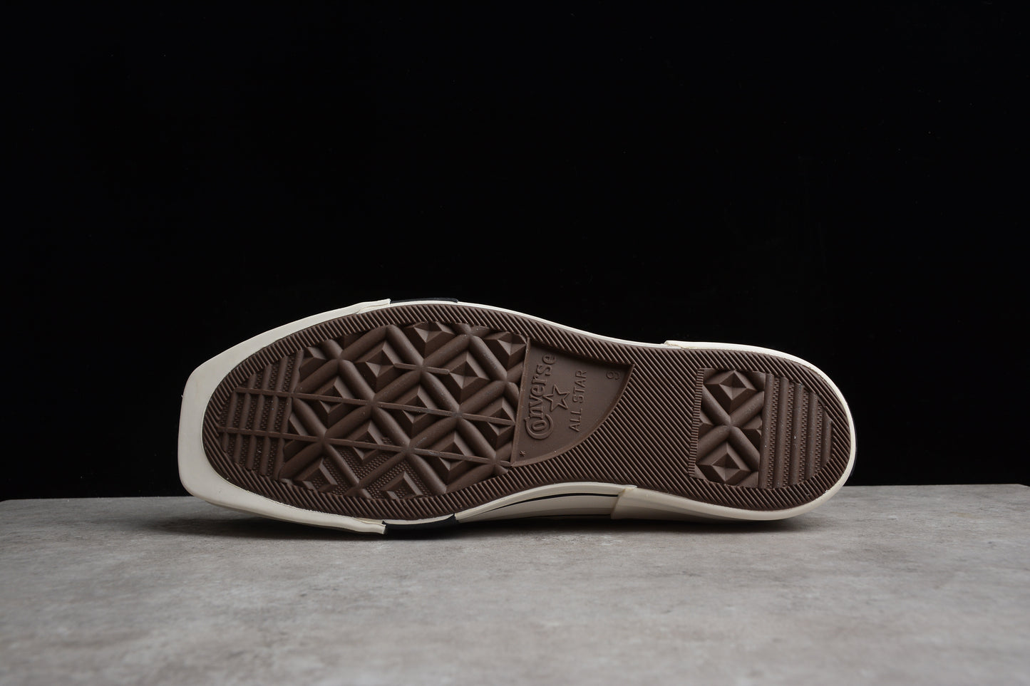 Chuck 70 Plus HI blanco y negro