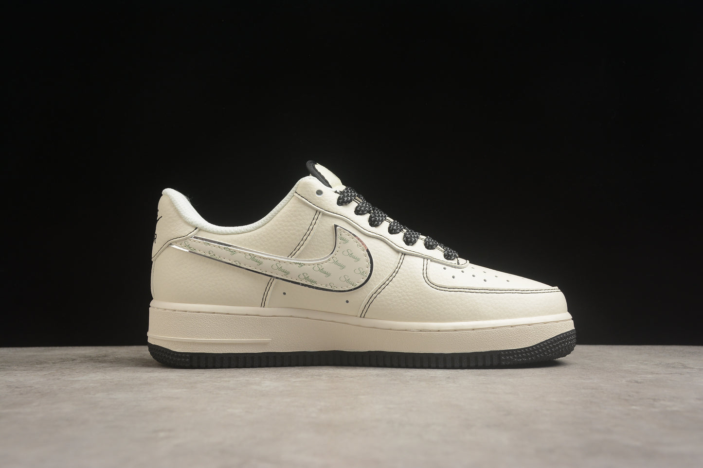 Air Force 1 07 beige y negro