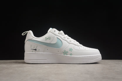 Air Force 1 07 blanco y azul cielo