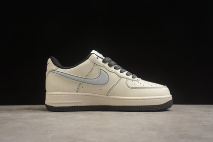 Air Force 1 07 beige y negro carbono