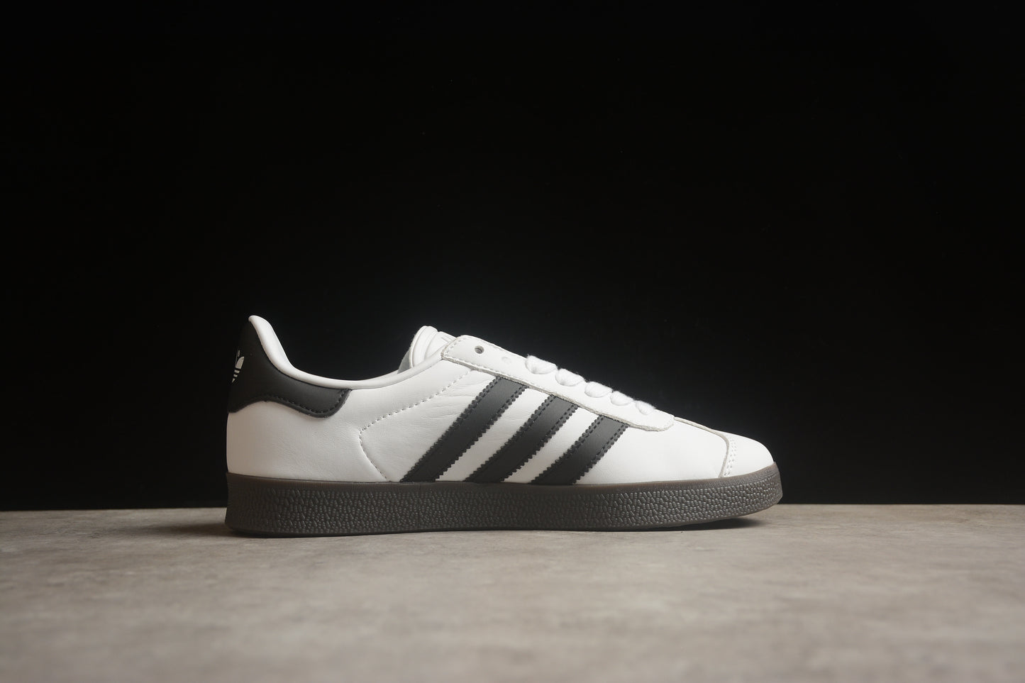 Gazelle blanco y negro