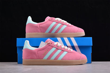 Gazelle rosa y azul cielo