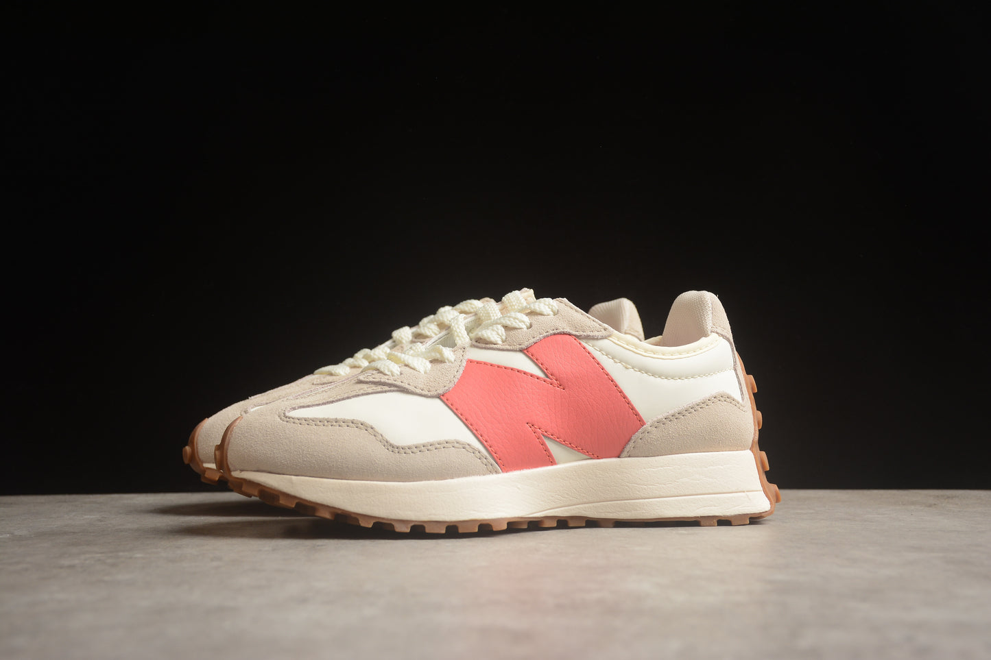 NB 327 beige y rojo coral