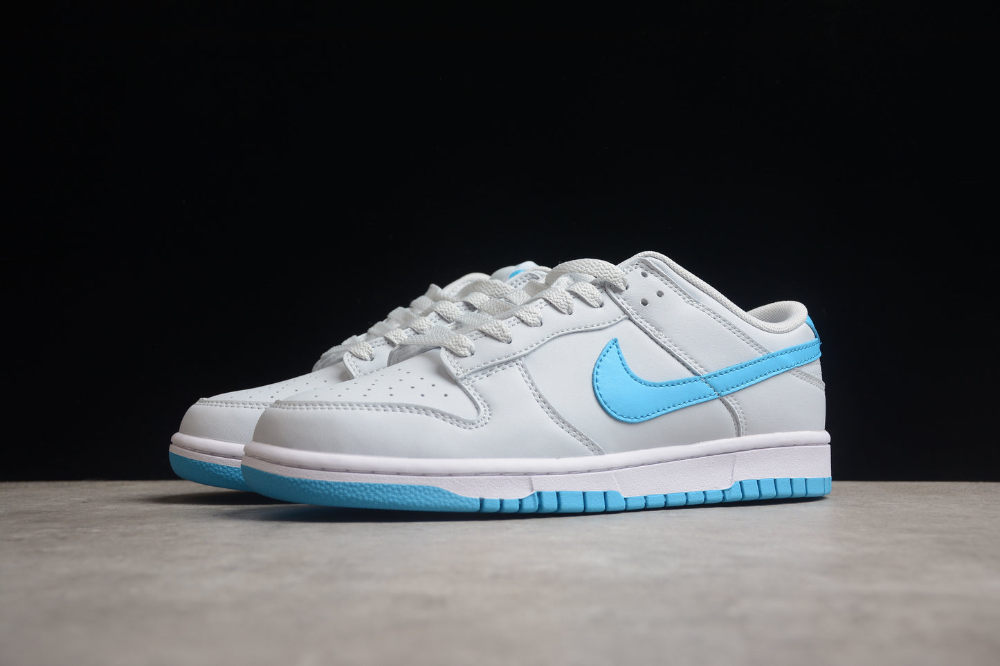 Dunk Low blanco y azul cielo
