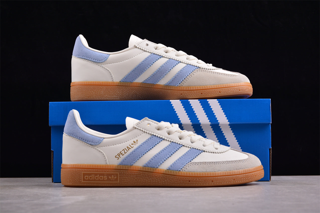 Handball Spezial blanco y azul cielo