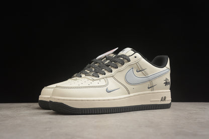 Air Force 1 07 beige y negro carbono