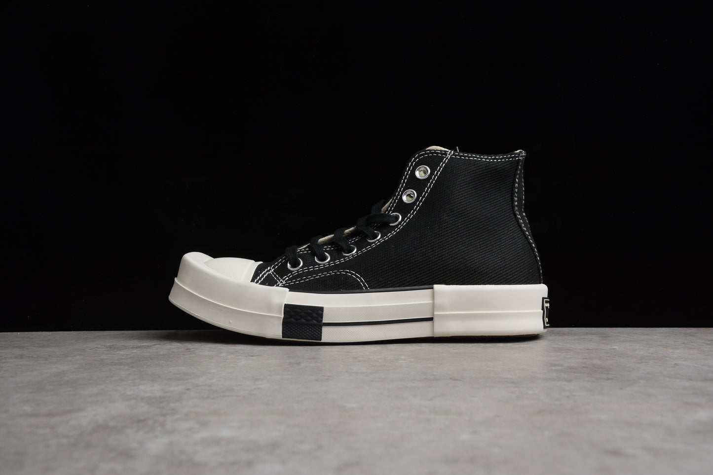 Chuck 70 Plus HI negro y blanco