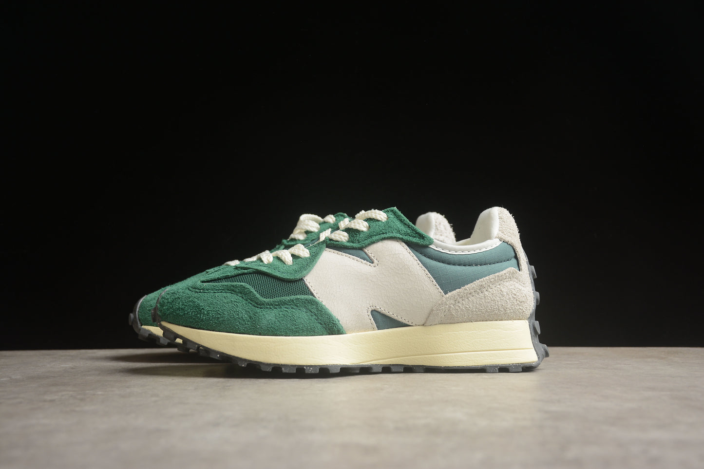 NB 327 verde y blanco