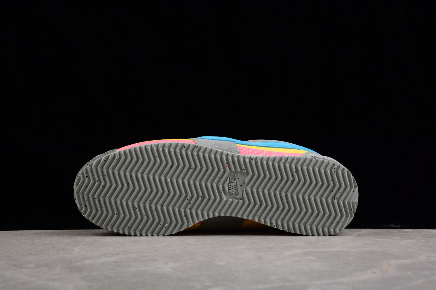 Cortez x Union LA gris, azul, amarillo y rosa