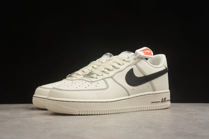 Air Force 1 Low hueso claro y negro