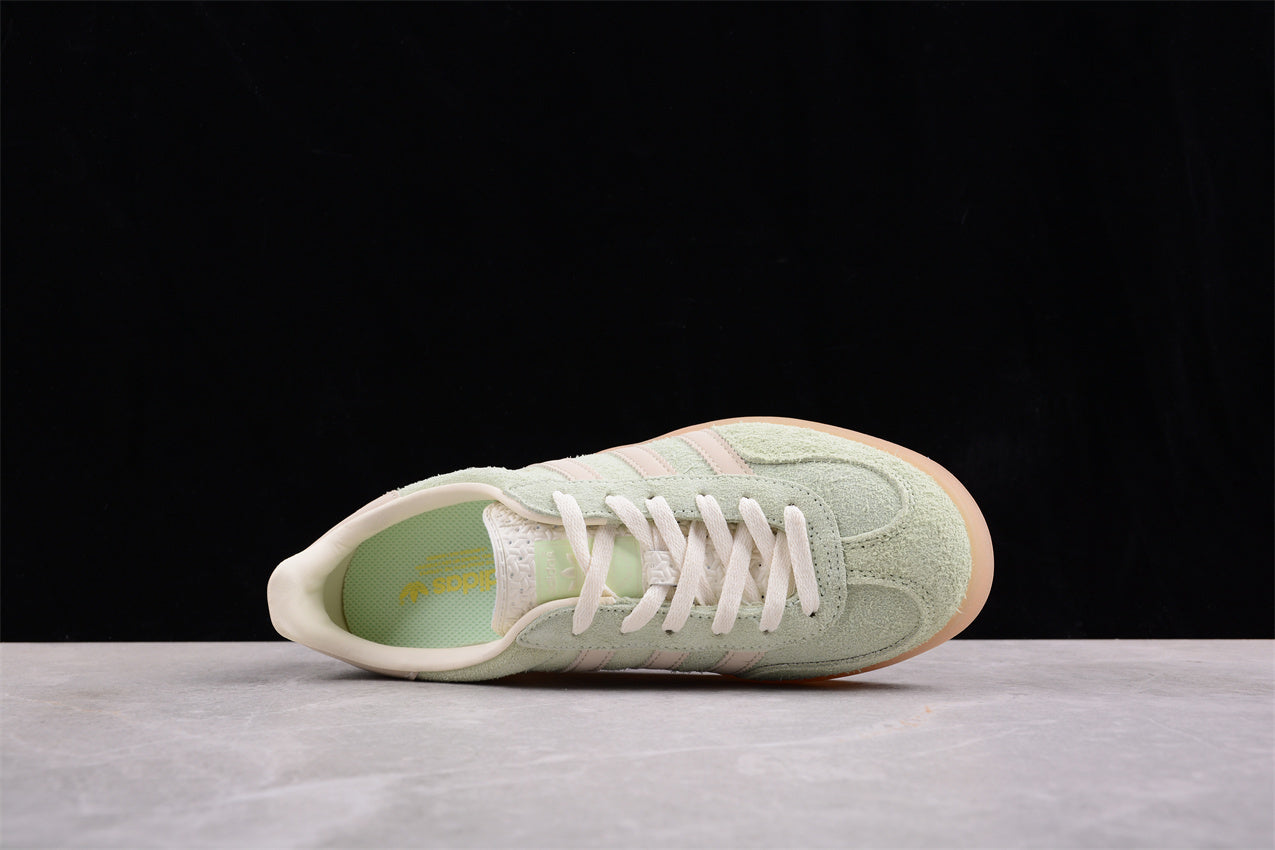 Gazelle verde pastel y blanco
