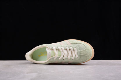 Gazelle verde pastel y blanco