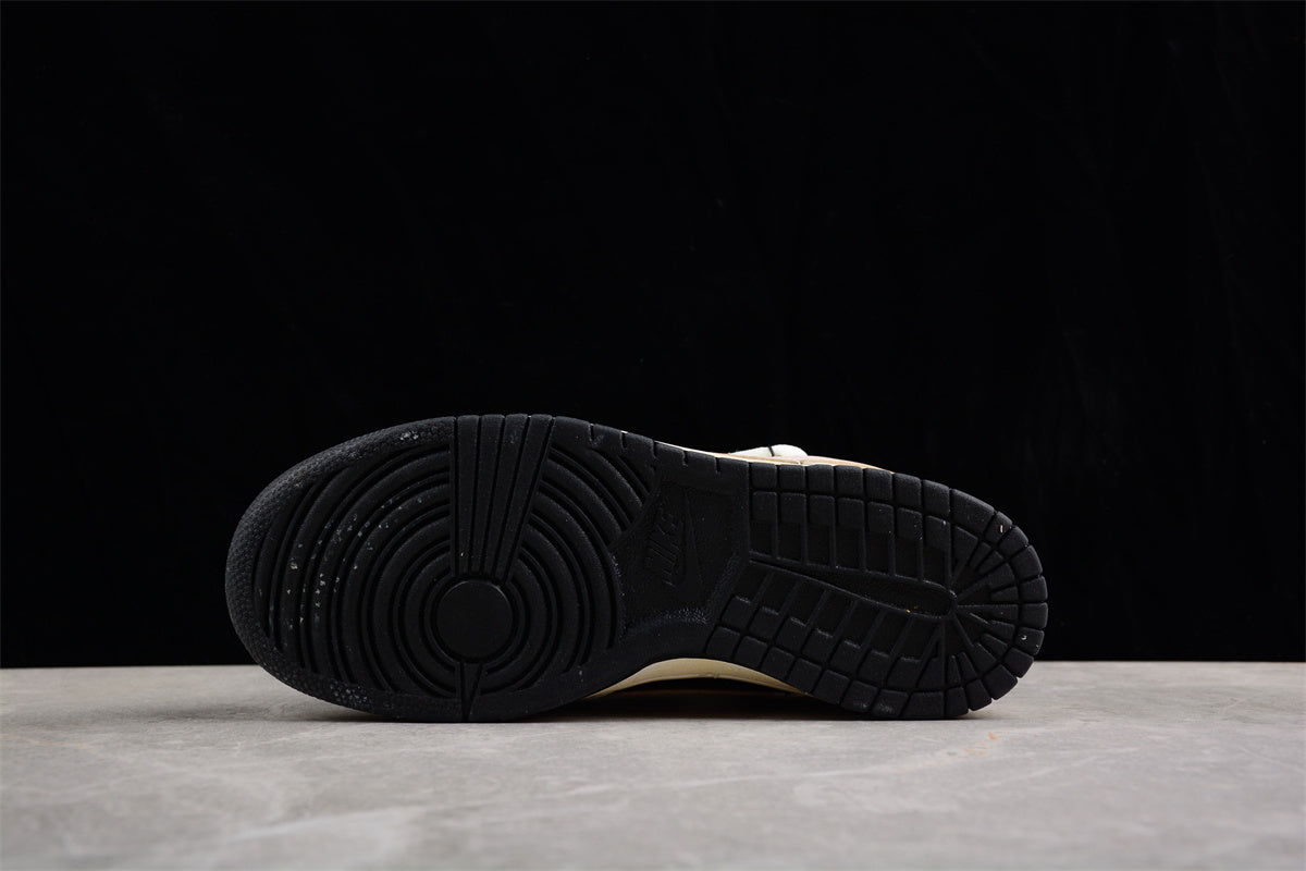 Dunk Low negro, crema y rosa pastel