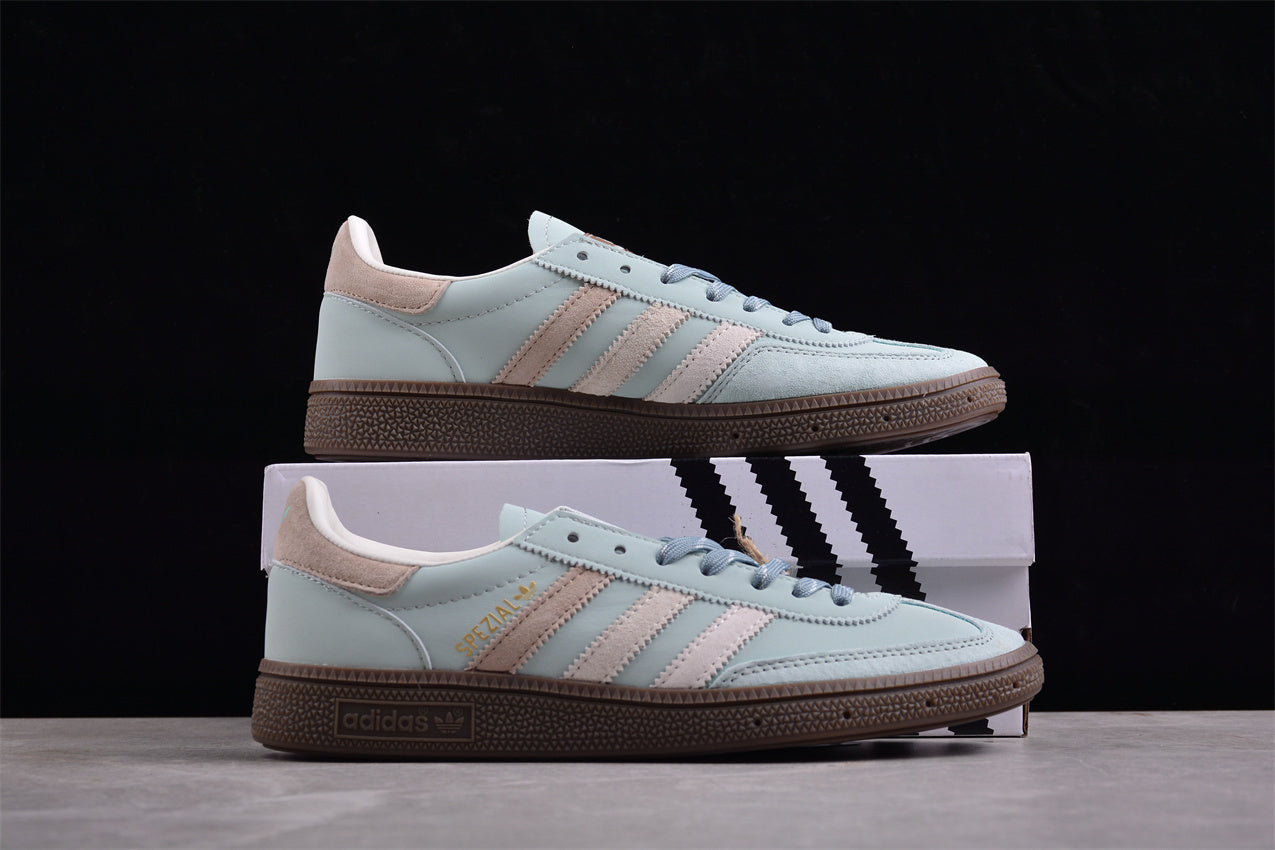 Handball Spezial Kith azul celeste y beige